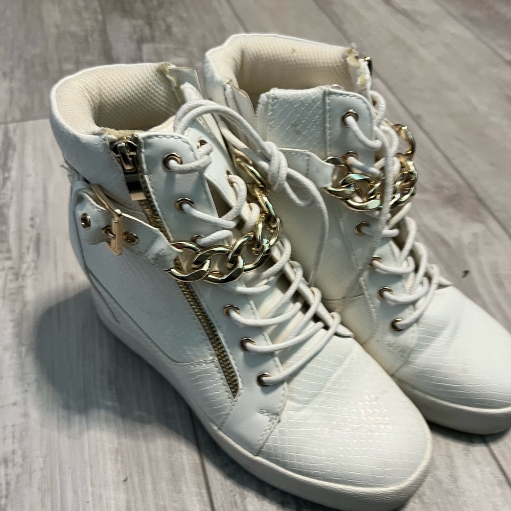Shoe Dazzle White and Gold Sneakers with Chunky Design